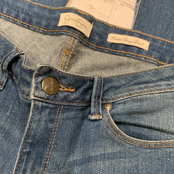 Women’s Jessica Simpson Rockin Curvy Boot Jeans - Picture 2 of 8